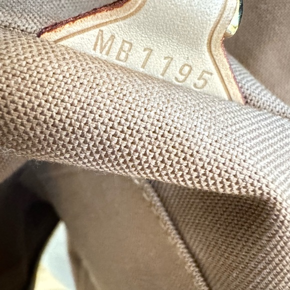 Louis Vuitton Monogram Canvas Tivoli GM Satchel - Picture 6 of 16